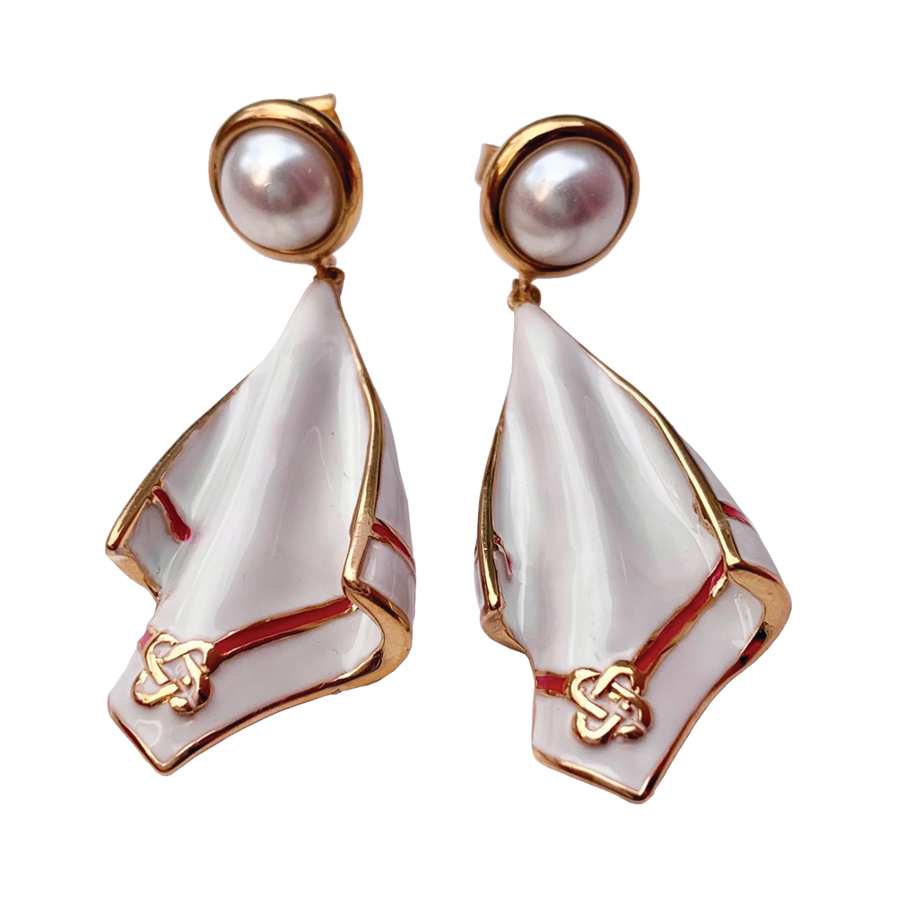 Casablanca Pearl napkin pendant earrings